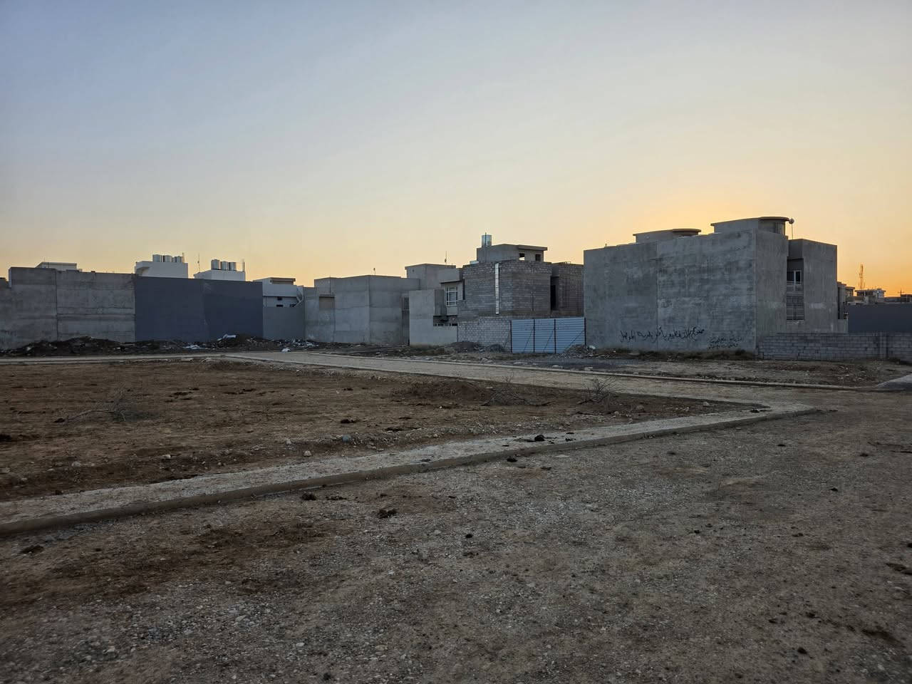 اراضي للبيع في حي الفلاح الثانية جمعية الماء المساحة 150 م و 200 م قرب مدرسة الدار البيضاء .
***********
***********
