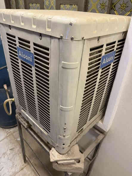 السلام عليكم عندي هاي الغراض للبيع 
١_غرفه نوم ١١ قطعه كلش نضيفه يحتاجلها شد زين سعره ٣٥٠ الف

٢_مرشحه طباخ جديده سعره ٥٠ الف

٣_مبرده حجم وسط شغاله ونضيفه سعره ٥٠ الف

٤_براد ماء فقط ماء بارد يشتغل الثلاجه عاطله ٢٥  الف

٥_تخم ديوان عشر مقاعد مع التلبيسه بدون ضرر نضيف سعره ٢٠٠ الف 

مكاني بغداد شهداء البياع ***********
