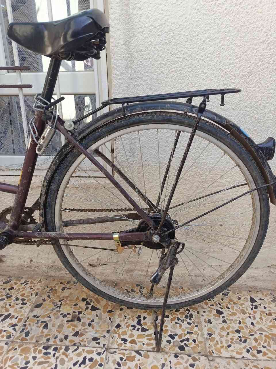 السلام عليكم بايسكل حجم 26للبيع مكاني حزيران البايسكل مال بيت نضافه 70 ب100 سعر البايسكل 35 وبي مجال التواصل والاتصال *********** وخاص
