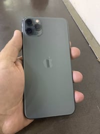 ايفون 11 برو ماكس  ذاكرتة 256  بطارية 100  جهاز كلة شغال  فقط مبدل شاش...