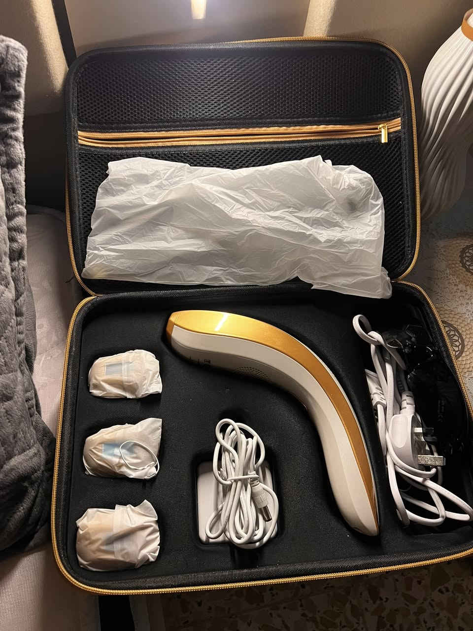 ليزر ازالة شعر منزلي ضربات مفتوحة احدث اصدار Enzo مستخدم لغرض الفحص بعدة جديد سعره 270 وبي مجال 
***********
