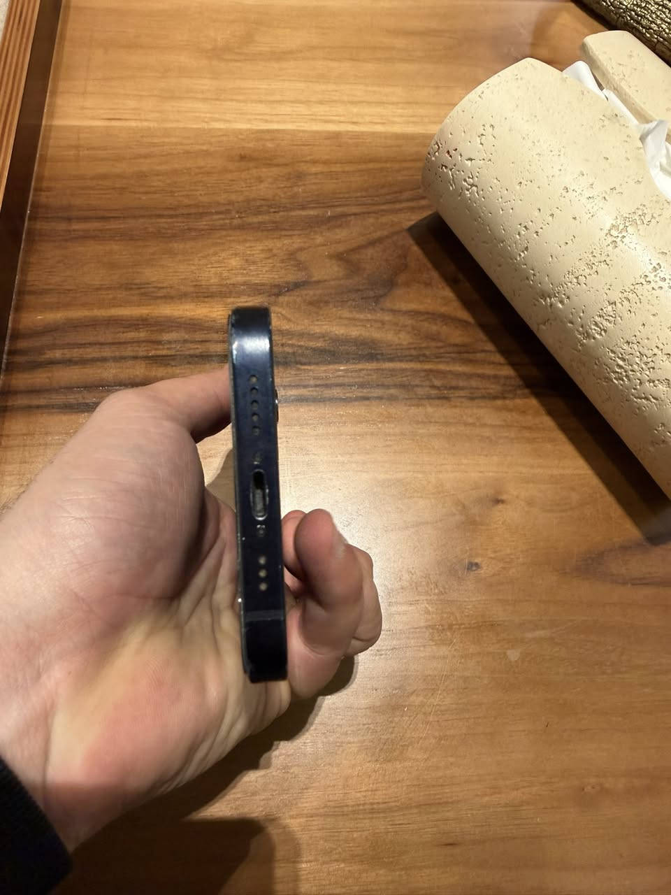 السلام عليكم 
ايفون ١٢ للبيع 
ذاكرة ١٢٨ 
جهاز نظيف 
نسبة النظافة ٨٠٪؜ 
بطارية ٩١  
***********
