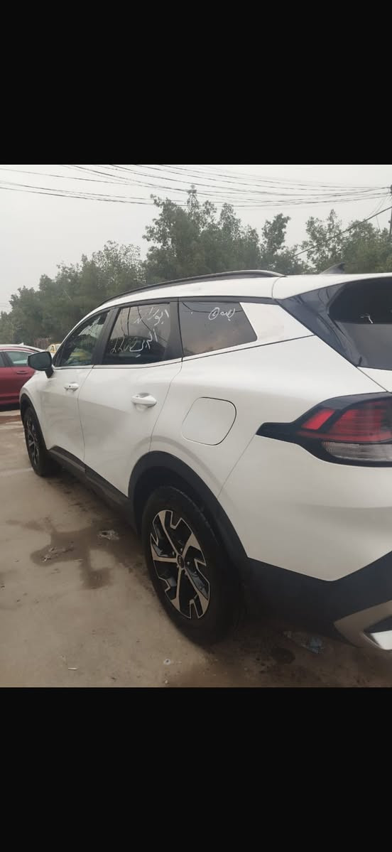 كيا سبورتج وارد حادثها كما في صور تبديل باب خلف السائق ابلادي وباب سائق مصبوغ
بدون دواخل 
بدون ايرباك 
ماشية ٩ الف 
فول موصفات 
بانورما 
بصمه 
كشنات جلد وكهرباء 
تدفئه
ويل كب
شاشه دجتال
شاحنه لاسلكي
محرك 2500 
سياره جديدة
بدون ارقام 
عارضها 210 وبيها مجال
لاستفسار 
***********
