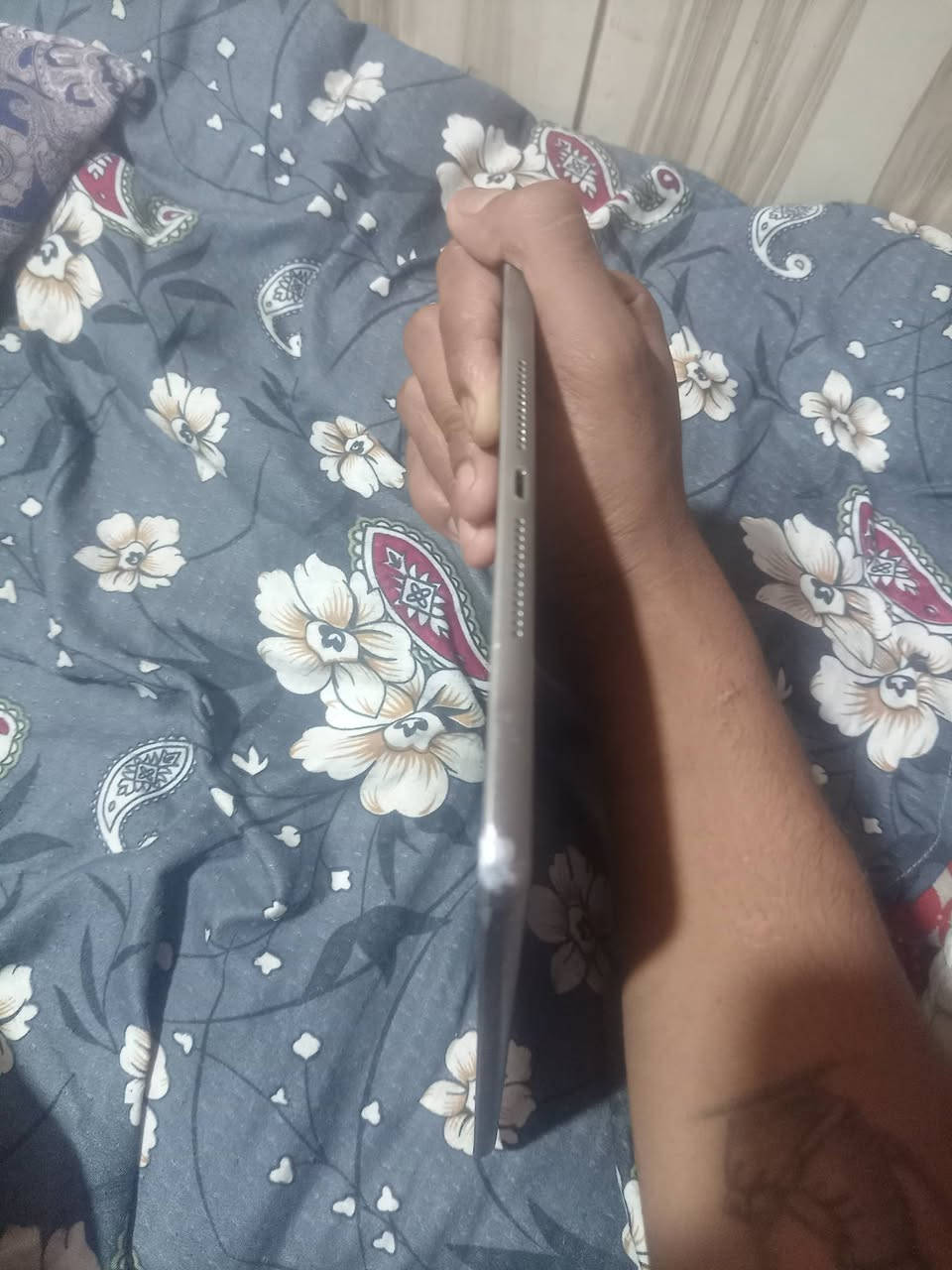 سلام عليكم ايباد جيل سادس ذاكره 32 الايباد كلشي ممستبدل بي فقط هذه  الايباد كلشي مويه طخصات بشاصي خفيفات لا مثرات ولا هاي سعره 80قفل قفل قفل 70ميصير 80 قفله مكاني بغداد مدينه الصدر هذه رقمي بي وتساب ***********
