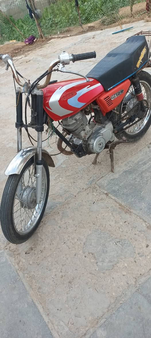 سلام عليكم دراجه للبيع أوراق الاتصال عله الرقم ***********
