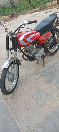 دراجه للبيع أوراق الاتصال عله الرقم ٠٧٧١٦٢٦٨٩٥١