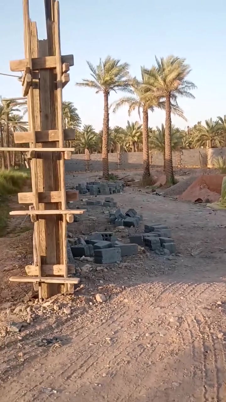 سلام عليكم ورحمة الله وبركاته قطعه ارض مساحتها نص دونم ١٢٥٠متر طابو زراعي سند ٢٥ ملك صرف تحويل مباشر حله شارع الرابط بين شارع ١٠٠ وبزل حجي علي كافت الخدمات موجوده ***********
