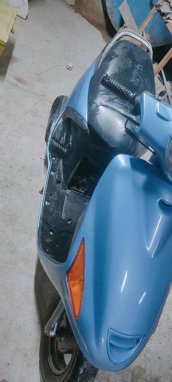 من رخصة الادمن
سلام عليكم ورحمة الله 
دراجه مثل ماواضح بصوره دراجه دبلات امامي خلفي جديد تاير امامي خلفي جديد اشاره يمه يسره شغاله بك لايت شغال لايت عالي ناصي شغال مكينه حاويع ناعمه كابريتر نضيفه ومتصرف دراجه ماعايزه بس سيم مال كيلو متر 
سلف نكره هندر دوسه وحده متواجد فيس بك رقم *********** سبب البيع اريد اكمل بنيان شاميه تقاطع الصلاحيه
