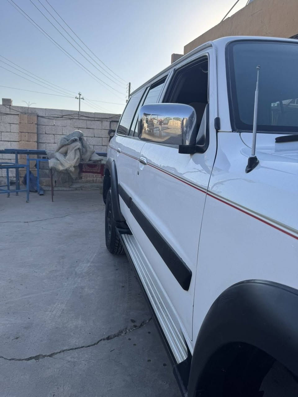 نیسان پاتڕۆڵ صقڕ 2002  سعری ١٣٩ گەڵا تەحویل عەسڵ 
کۆبۆن بەنزینی هەیە
بێ بۆیاخ 
بێ سارد 
بێ چاڵ 
بێ کرانەوە 
لۆک لۆک 
کەم ڕۆشتوو 
هەموووگیانی شوشەیی
تاقانە 
هەموو گیانی لەسەر دەقی بیلادیە دەسکاری هیچ شوێنێکی نەکراوە

بەرگە سەقفو گاعی و بەرگەدەرگاکانی بیلادین هیچی دڕاوی نیە
ساڵۆنسای بیلادیە 
سەنەوی هەتا 2029 تازەیە 
سعری تەنها 139 گەڵا 
***********٥
*********** 
ئەدمینی دڵ ❤
