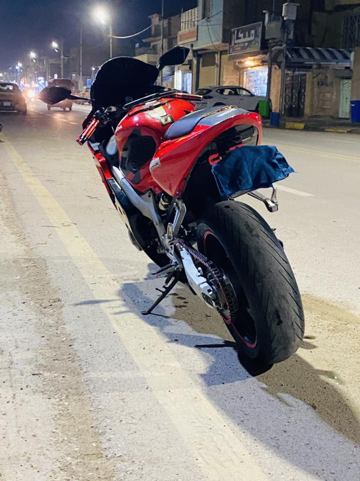 سلام عليكم شباب  دراجه F4i  للبيع الدراجه نضيفه شوفت عينك  مرقم بغداد وسنويه بأسمي شراي اتصل على الرقم *********** مامتواجد خاص مكان الدراجه كوت 🤍
