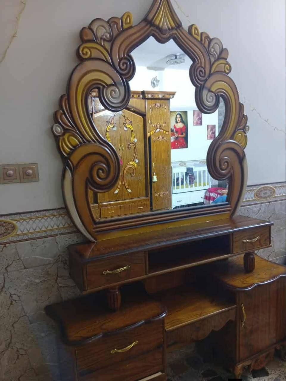 توجد غرفة نوم توج نضيفة حيل صاج عراقي متكونة من 5قطع السعر مليون وبيها مجال العنوان الرمانة الاستفسار علرقم ***********
