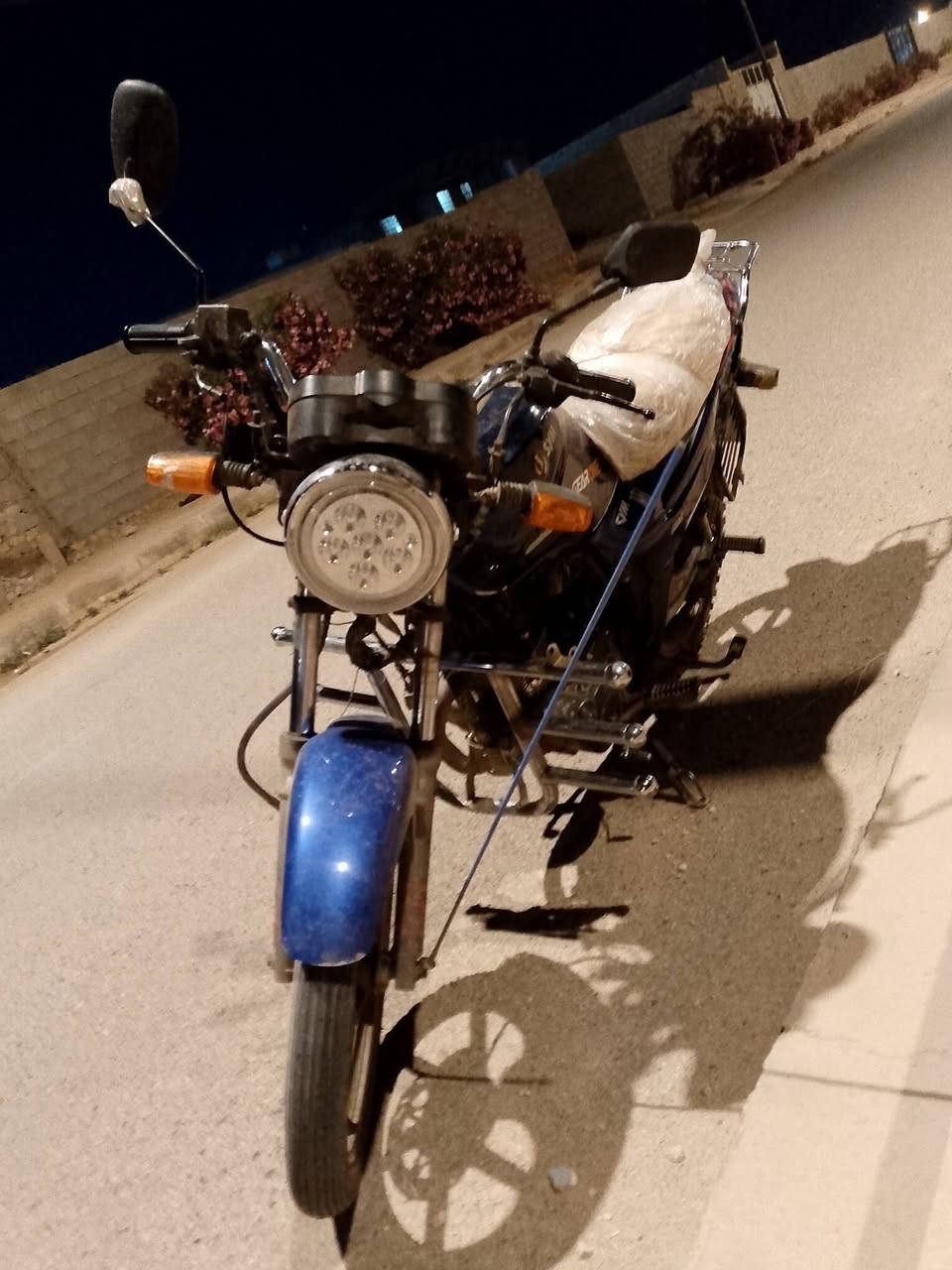 سلام عليكم
بيع مستعجل 
موطور سايم موديل 16 سعر 475 قفل 
محرك كير خير من الله 
اتصال ***********
