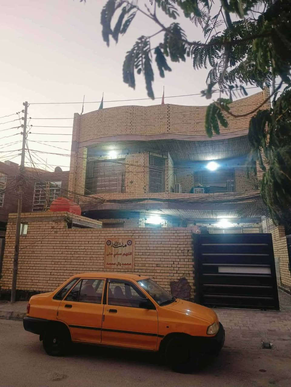 موقع البيت كربلاء
 بيت للبيع  مساحة البيت 275م مكون من كراج وحديقة وصحيات خارجية 2 واستقبال ومطبخ وصالة وصحيات داخلية ومنور غرفة2 طابق الاول مكون 2غرف وصحيات وصالة كبيرة 
بحي العسكري العابد خلف سوق علة حديقة قريب على شارع العام مال سيد محمد الموسوي موجود خط للولاية


**إذا كنت صاحب هذا الإعلان وتريد حذفه لأي سبب، رجاءا أرسل رسالة إلى الدعم الفني**