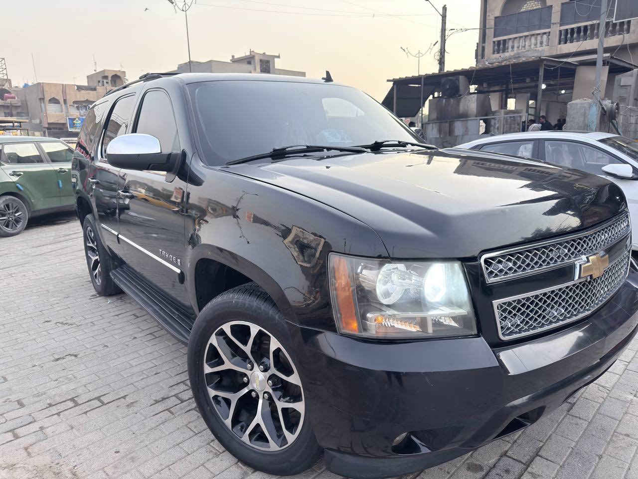 السلام عليكم 
جديد جديد جديد 
للبيع تاهو 2008 ادوات LTZ فول مواصفات 
مكفولة من الكص ومن السرقة 

مكفولة كير ومكينه واكسل 
المواصفات 
كشنات جلد 
كشنات كهربائي 
شاشة بل دشبول 
شاشة بل قماره  
كامره خلفية  
ويل كب  
مري شفط 
حساسات مرايه 
حساسات خلفية 
كامرة خلفية 

معروفه مواصفات LTZ 
بيها اهواي مواصفات 
السعر 115 وبيها مجال 
العنوان بغداد 
الهاتف ***********
