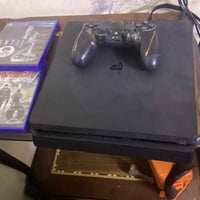 بلايستيشن 4 • ٥٠٠جيجا • قرصين وجوستك