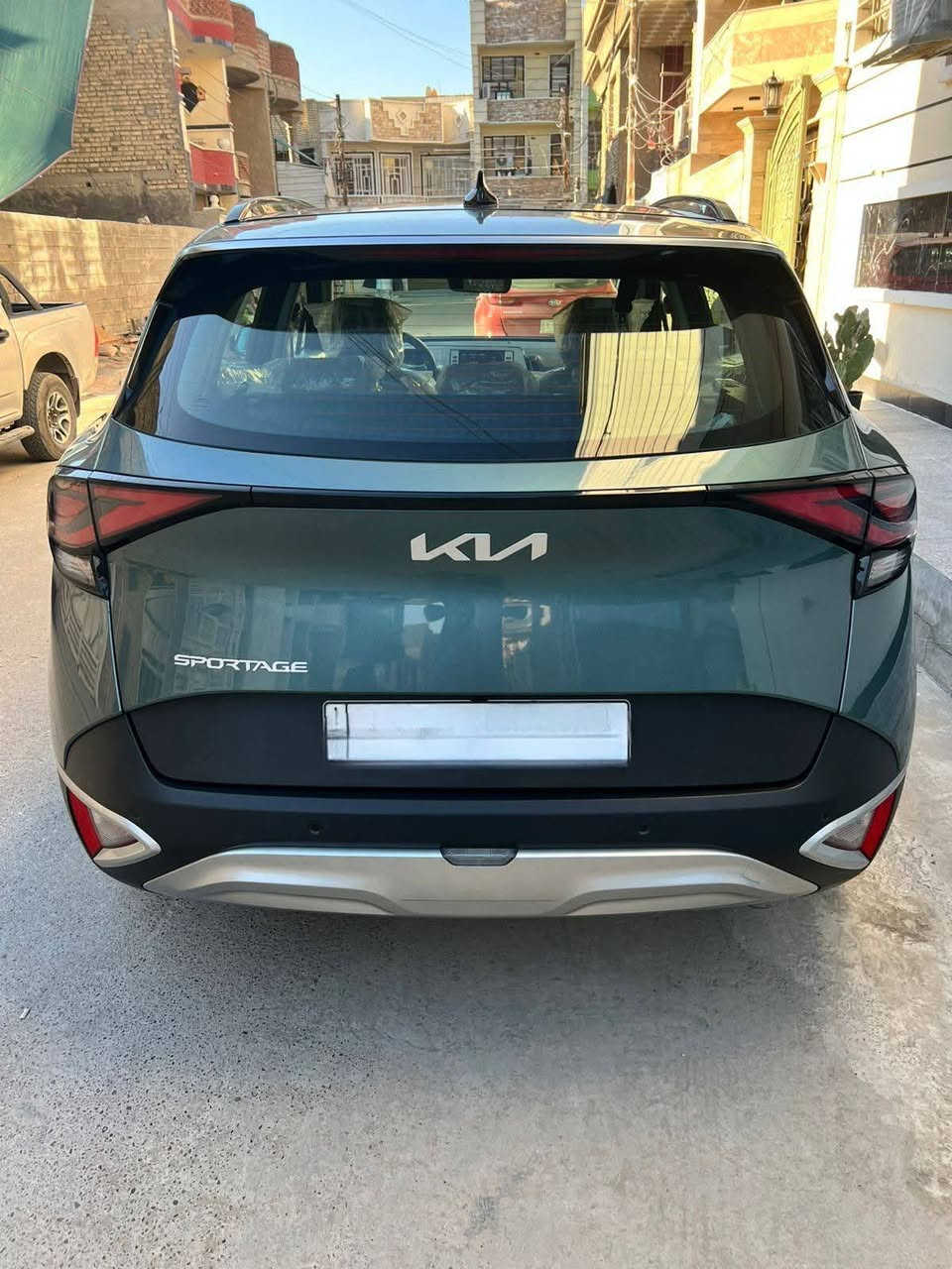 كيا سبورتج 2023 فول 1/1 مواصفات جي تي لاين
لون مميز زيتوني متغير .
العداد (7000) km
 
السعر (210$) بيها مجال قليل .

❗️ملاحظة / محولبه  بالبنيد وصفحة باب السايق رصعات خفيفة مصلحة  بنظام( Pdr)والسونر مرفق  ضمن الصور.. مكان السيارة بغداد 

 للاتصال والاستفسار   
***********
