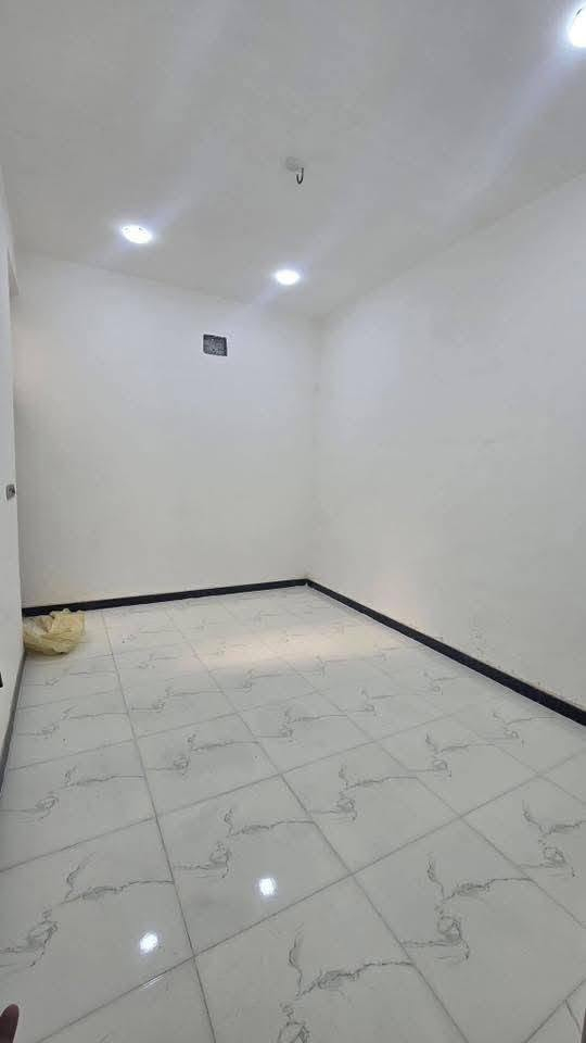 بيوت للبيع ⭕️(طابو زراعي سند 25 )(مشمول تطويب خدمات تبليط_)
⭕️المساحة 140 متر مربع 
⭕واجهة 7 نزال 20
⭕️عنوان الدار  / التقية الثالثة _ 
مقابل حسينية باب الحوائج
⭕️بناء البيت 2025
⭕️بناء  مسلح 
—————————————
           تـــفـــاصـــيـــل الـــدار 
(كونكريت مسلح )
⚜️ غرفتين
⚜️صالة 
⚜️استقبال
⚜️مطبخ 
⚜️مجاميع صحية داخلية وخارجية
⚜️طارمه

⚜️ للاستفسار مراجعة
   ((مـــكـــتـــب  العا صمة العقار 
⚜️ 
⚜️ مقابيل اللجان الطبية *********** 
——
☎️ *********** مراجعه الواتساب

