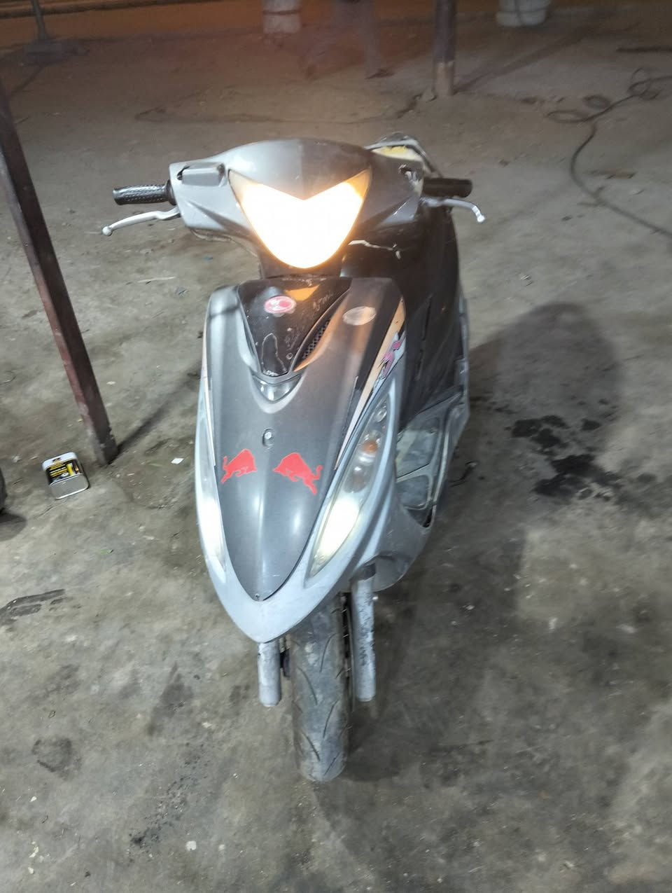 السلام عليكم جي فور للبيع شغاله كاله سلف ما عده دشلي الهندر مكسور بس تشتغل سلف 350 حي الزهراء قرب جامع الاخره ***********
