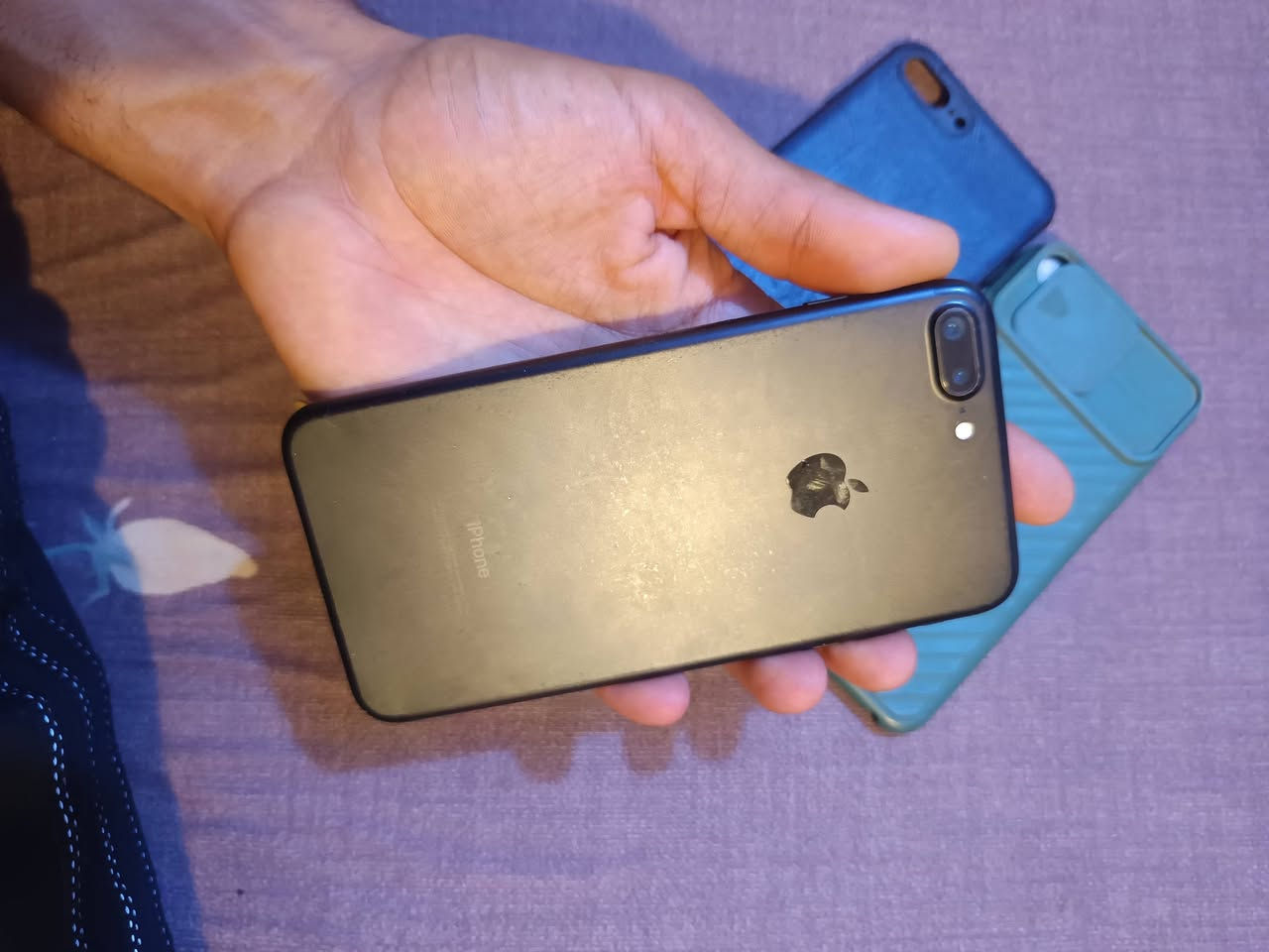 ايفون 7بلاس  ذاكره 32 بطاريه 100
جهاز كله شغال بصمه صوت كامرات مبدل فقط بطاريه وشاشه.   سعر 110 وبي مجال بسيط 
مكاني بغداد.   ***********

