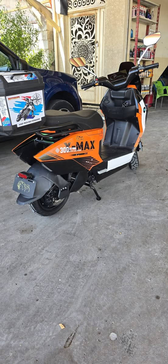 السلام عليكم...دراجه وكاله سيزر ...سوبر ليو ..X.MAX.. 6بطاريات كرافين مسطرة. بعدها داخل الضمان وصل الضمان موجود  نظام باركود ام الشاشه. تكدر تربطه على الموبايل . أقوى اصدار 
السرعه ..85.k...تمشيك بل شحنه الواحده اكثر من..80  كيلو ...نظام .APS...مخرج USP..و تايب سي...بلوتوث...مثبت سرعه جنطة خلفيه تشغيل بصمه وسويج .وجهاز مانع سرقه...
العنوان( ديالى بعقوبة ) للاتصال (***********)

