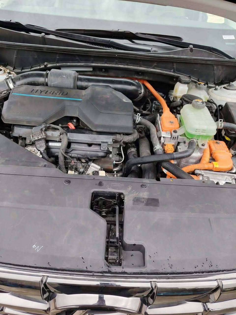 توسان 24 لمتد هايبرد
فول مواصفات واحد على واحد 
بانورما تقديم ترجيع بالبصمه 
كير دكم  داخل ابيض 
دخول جديد 
صور الحادث داخل المنشور 
كشر مكفول من الصبغ 
شاصي ايسر بي تعديل بسيط 
مكاني حله.  رقم *********** سعر 235 وبيه مجال
