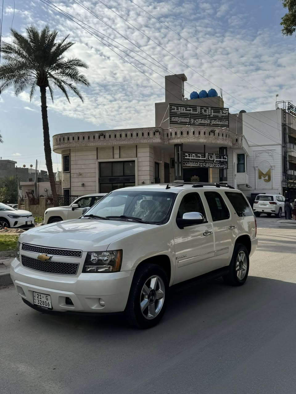 السلام عليكم للبيع فقط
تاهو 2012 LTZ
ماشيه ١٠٠ الف ميل حقيقي 
كامل المواصفات 
شاشه وكامره اصليات 
شاشه بالسقف 
جنطه كهرباء 
وهواي مواصفات معروفه بيها 
السياره وراد امريكي بدون حادث 
بالفحص بيها طلع الجنطه ممطابق الكود 
وباب السايق والصدر فقط مفتوحهزالبراغي فقط
بدون صبغ 
كامله بدون نقص
مكان السياره بغداد اليرموك 
السعر ٢٣.٥٠٠$ مجال بسيط 
*********** 
فقط اتصال غير متواجد عل الفيس
