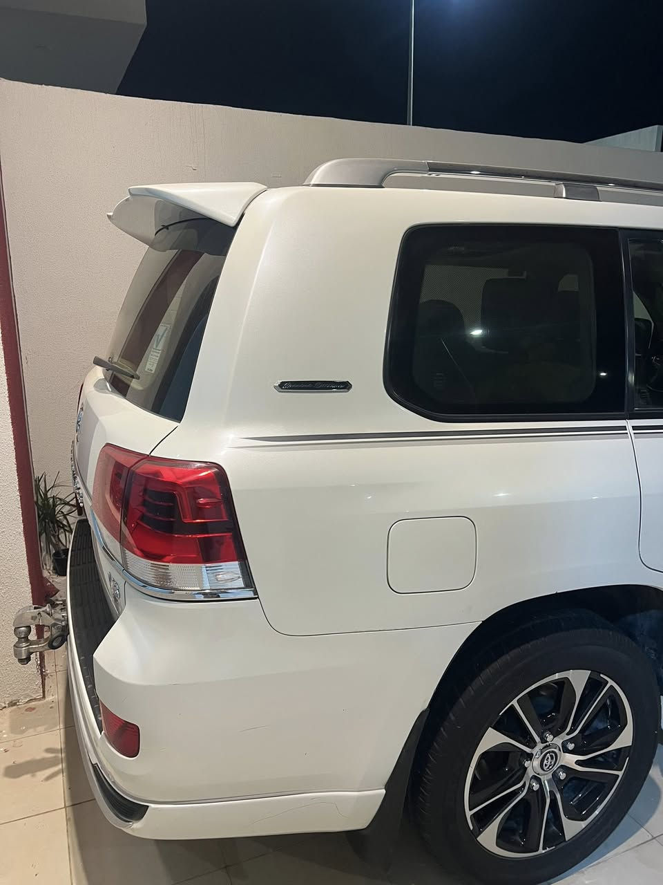 لاندكروز gxr مديل 2019 ساز باب اول كراند تورنك 
بيهة بارد هلال الجاملغ الايمن ومكانين تكحيل 
السيارة ماشية 106 الف
العنوان بغداد 
رقم الهاتف ***********
السعر 50
