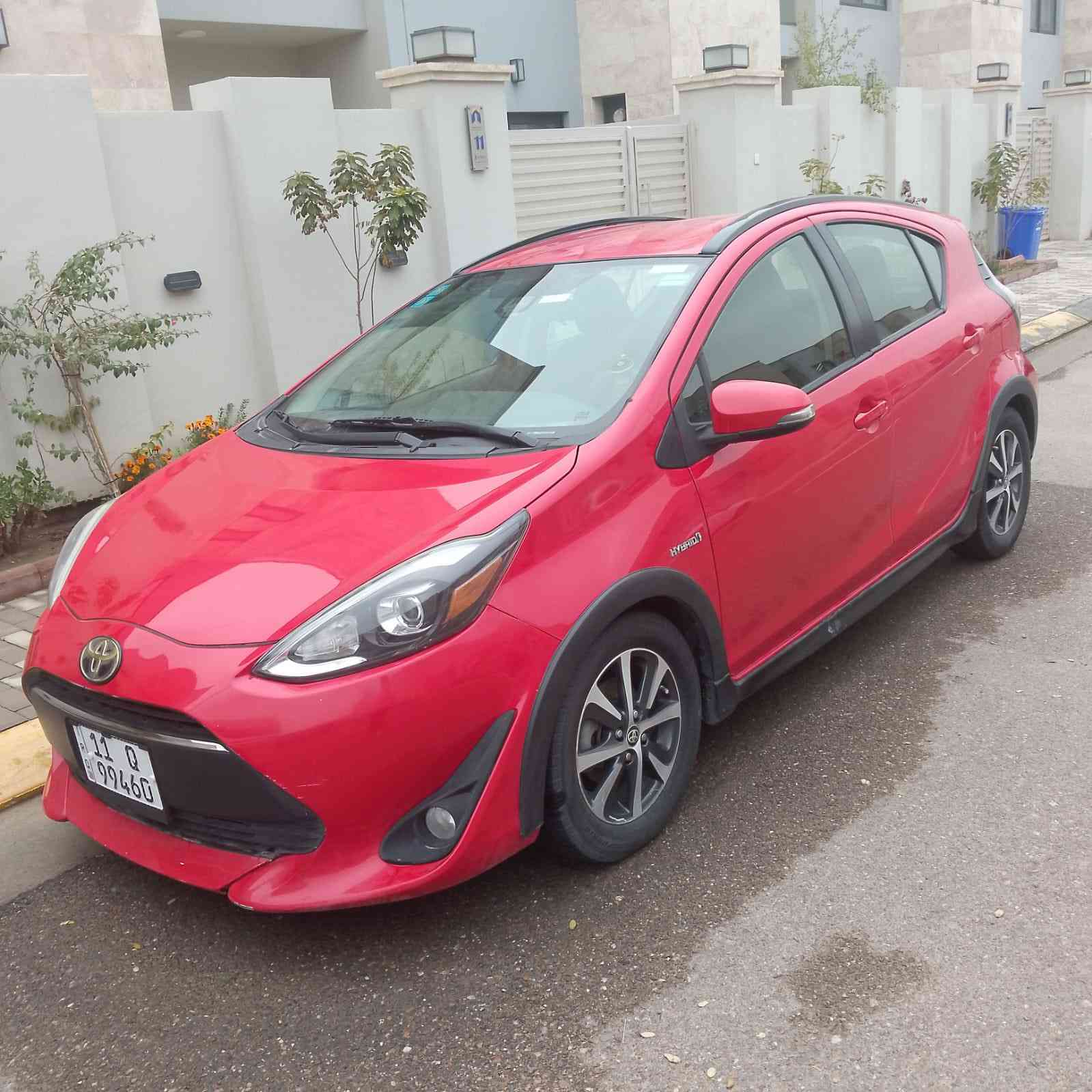 السلام عليكم تيوتا بريوس هايبرد موديل ١٨ c
السياره رقم بغداد مواصفات عاديه مكينه هايبرد و بانزين  و السنويه جديده قبل اسبوع جددتها هي و الهزه و السياره ب اسمي مناقصها اي شي السياره حرفيا ١٠٠٪؜ نظيفه حادثها ب امريكا جاملغ و بنيد ايرباك طاك  ماشيه ٧٢ ميل 

مكاني بغداد 
السعر ٩٥ ورقه و بي مجال بسيط
***********
