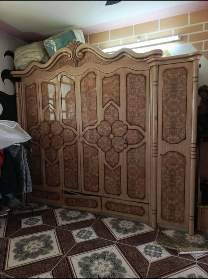 السلام عليكم 
غرفة اخشاب للبيع بسعر مناسب او مراوس بدراجه غرفه حيل نضيفه وجديده 
***********
