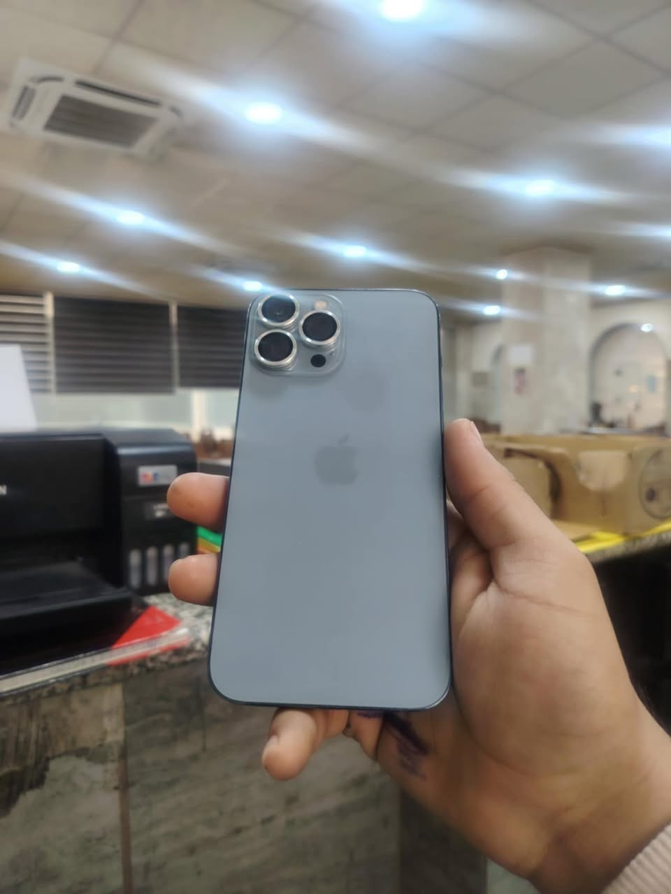 سلام عليكم ايفون ١٣ برو ماكس ذاكره ١٢٨ دبل سيم نموذج m مبدل فقط بطاريه للبيع او مراوس سعره ٥٥٠ ***********
