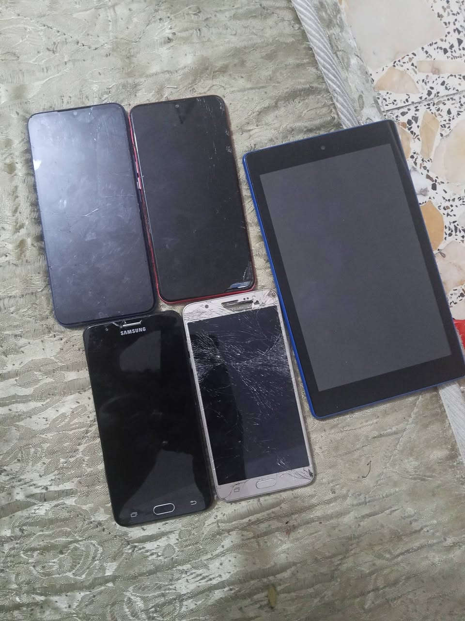 كلهن 70 يرادلهن شاشات فقط بس التاب يرادله بس سوفت
للتواصل ***********
