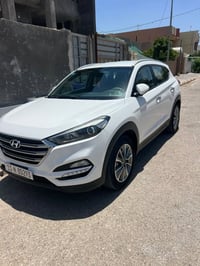 توسان 18خليجي ماشيه100الف مكفوله من الصبغ والتبديل فقط بيه حالوب بالقم...
