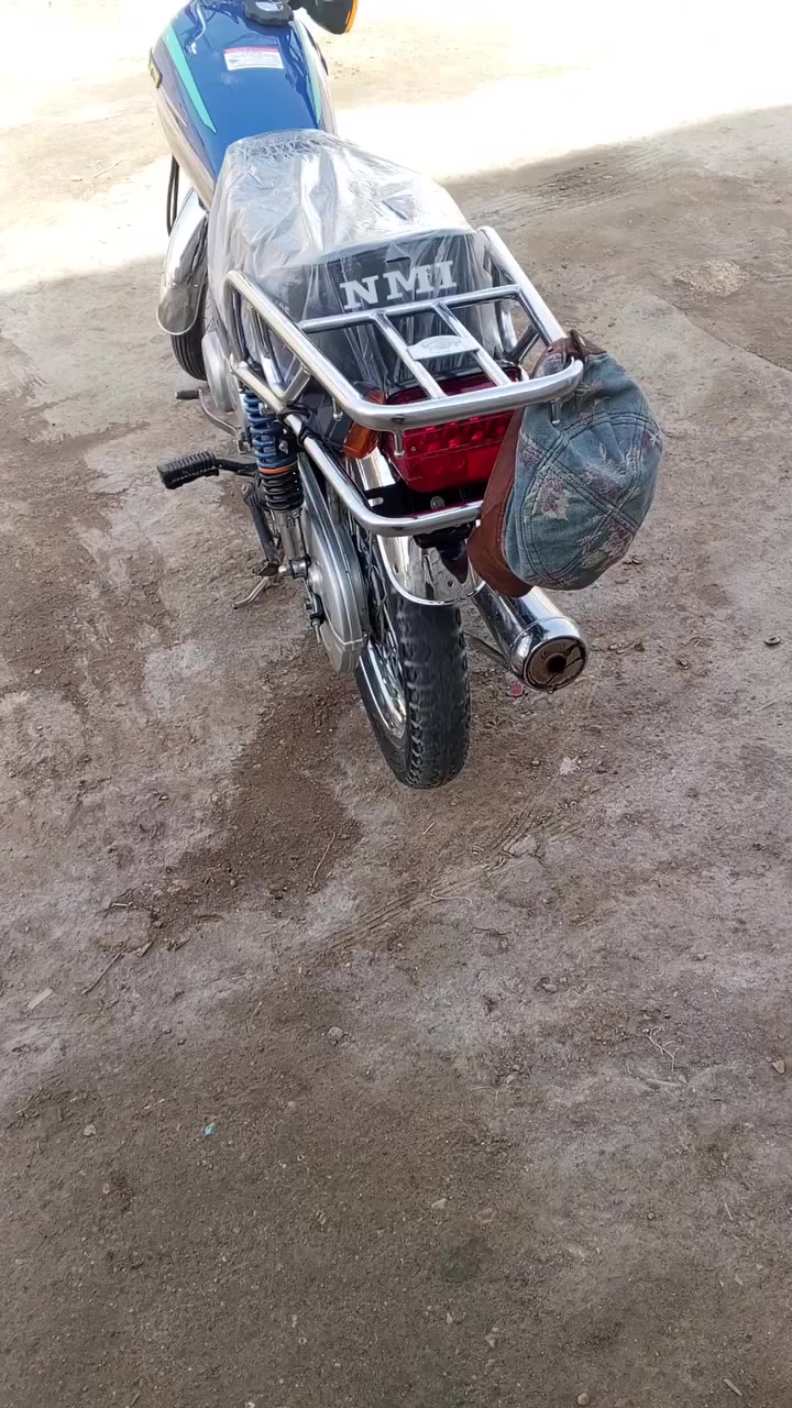 السلام عليكم شباب دراجة للبيع شاصي 18ارشة مكينة 24مفتوحة ولفات 01معمرة بل2025 سعر مليون 50وبيها مجال تواصل خاص ورقمي ***********
