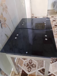 ميز • ثقيل • ما بي كسر