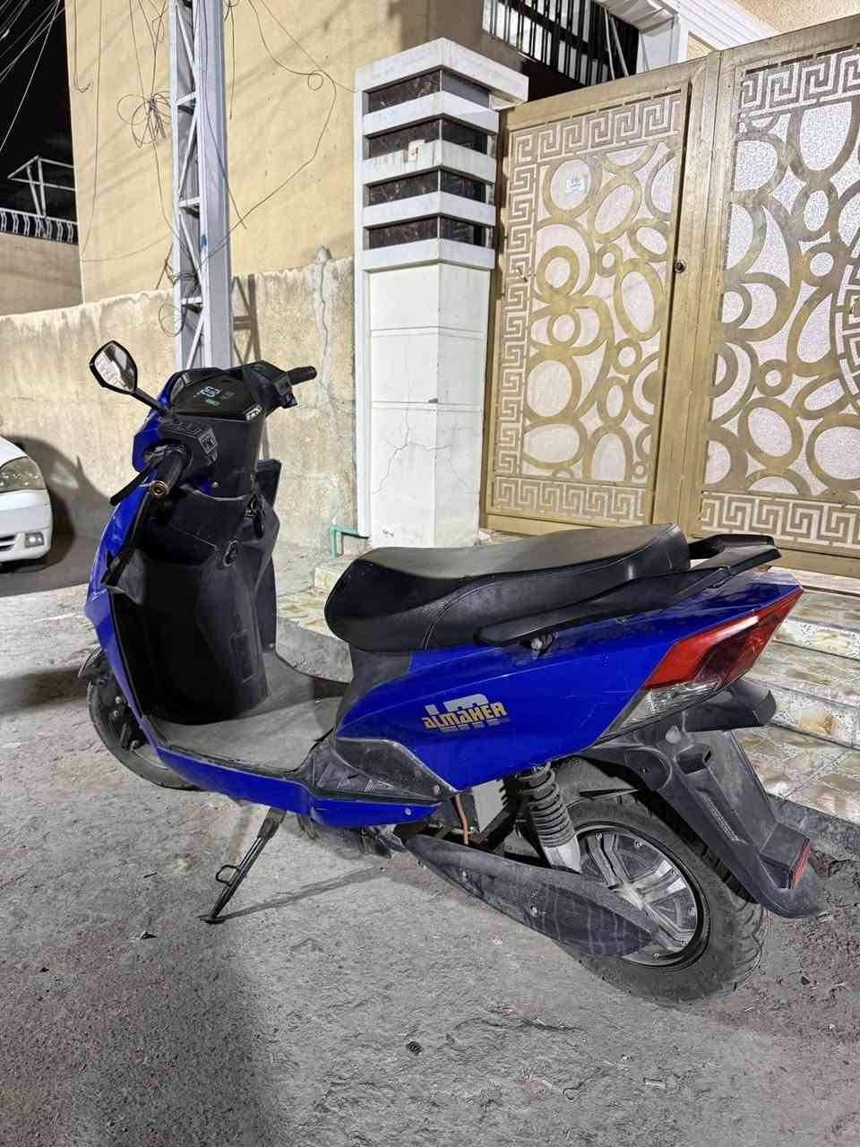 سلام عليكم
دراجة شحن الحجم الكبير للبيع 
كير 3 نمر 
بيهة 6 بطاريات
كهربائيات كلهة شغالة 
سرعة 53كم 
الدراجة بيهة طخة بسيطة مبينة بالصور 
السعر 650 وبيها مجال 
بغداد الزعفرانية شارع المعهد 
***********
