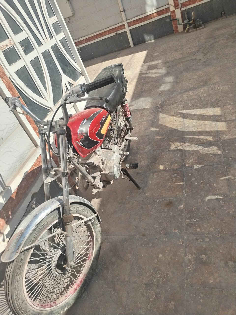 السلامرعليكم شباب اربعه كير كللك لبيع مستحقه تجفيت عنوان حي ميسان ***********  ما متواجد ع الفيس
