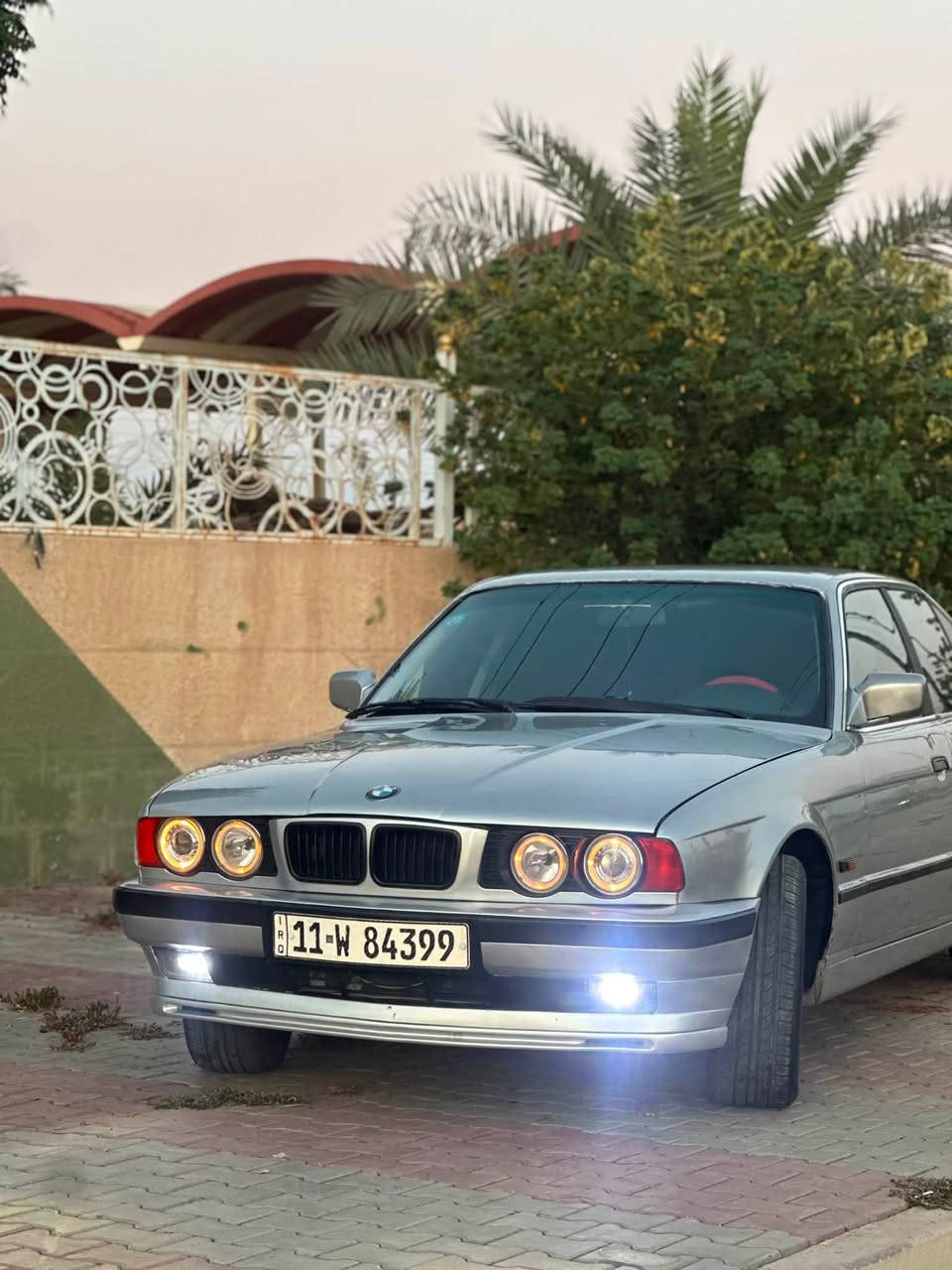 السلام. عليكم. BMW520مفتوح موديل 1991صدر امامي. وخلفي. جديد. تبريد. ثلج. السياره جاهزه رقم. بغداد. تحويل. مباشر. السنويه. 2030
المكان. بغداد. 
السعر. 53وبيه. مجال. حك. الجيه. 
***********
