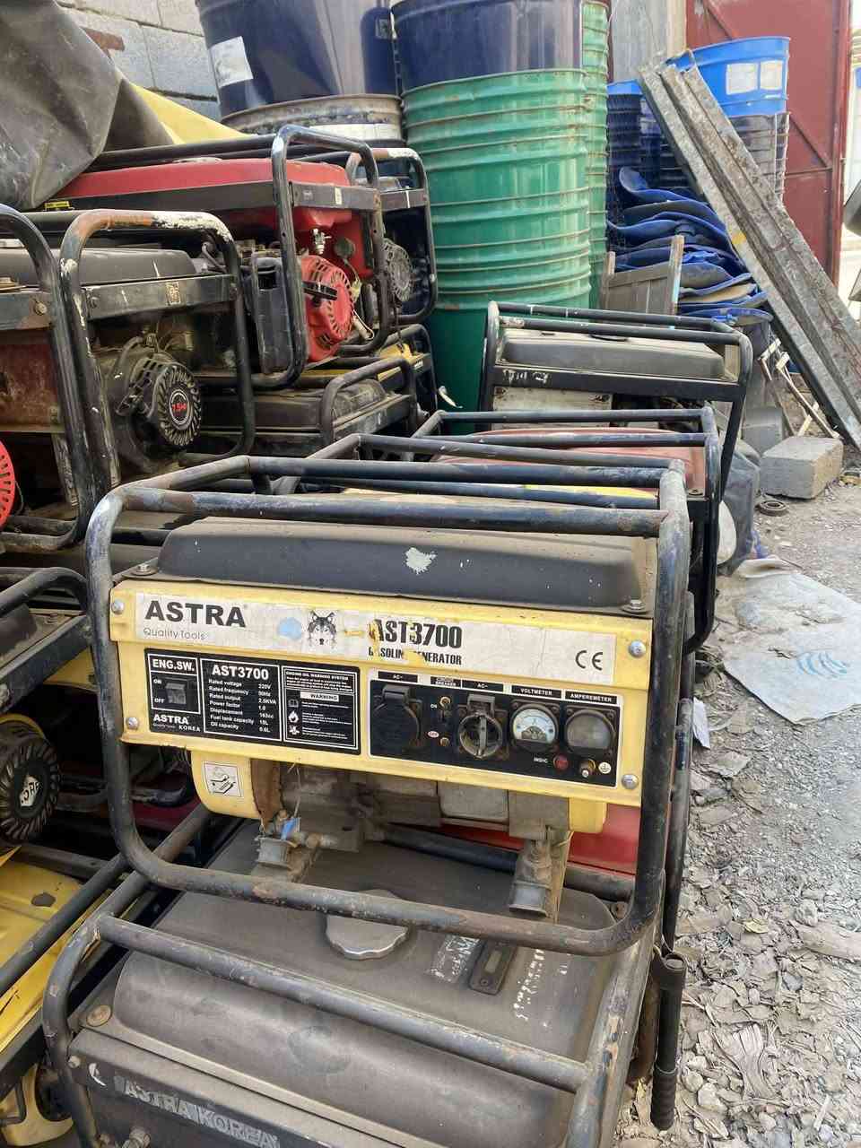 السلام عليكم توفر اليوم وجبه مولدات مستعمله للبيع السعر من 100 ال125 المكان مقابل مرطبات الداهري سكله محمد للاستفسار الاتصال على الرقم ***********
