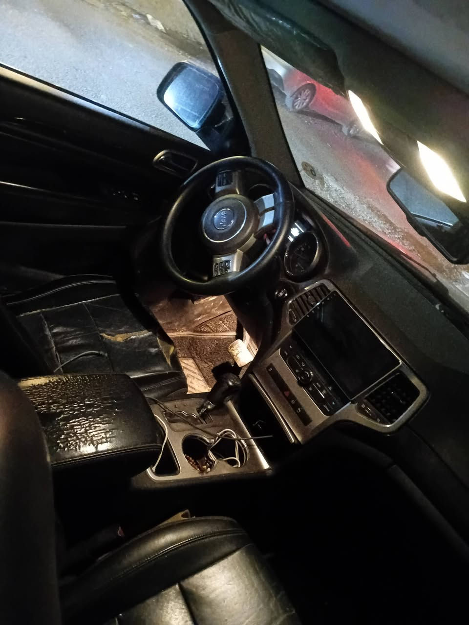 السلام عليكم ...
جيب لاريدو 2011 امريكي فول مواصفات بصمة بانوراما ضربتها موضحة بالسونار مرفق بالمنشور مكينة 3600 v6 العنوان بغداد 
السعر 155 
للأستفسار /***********
