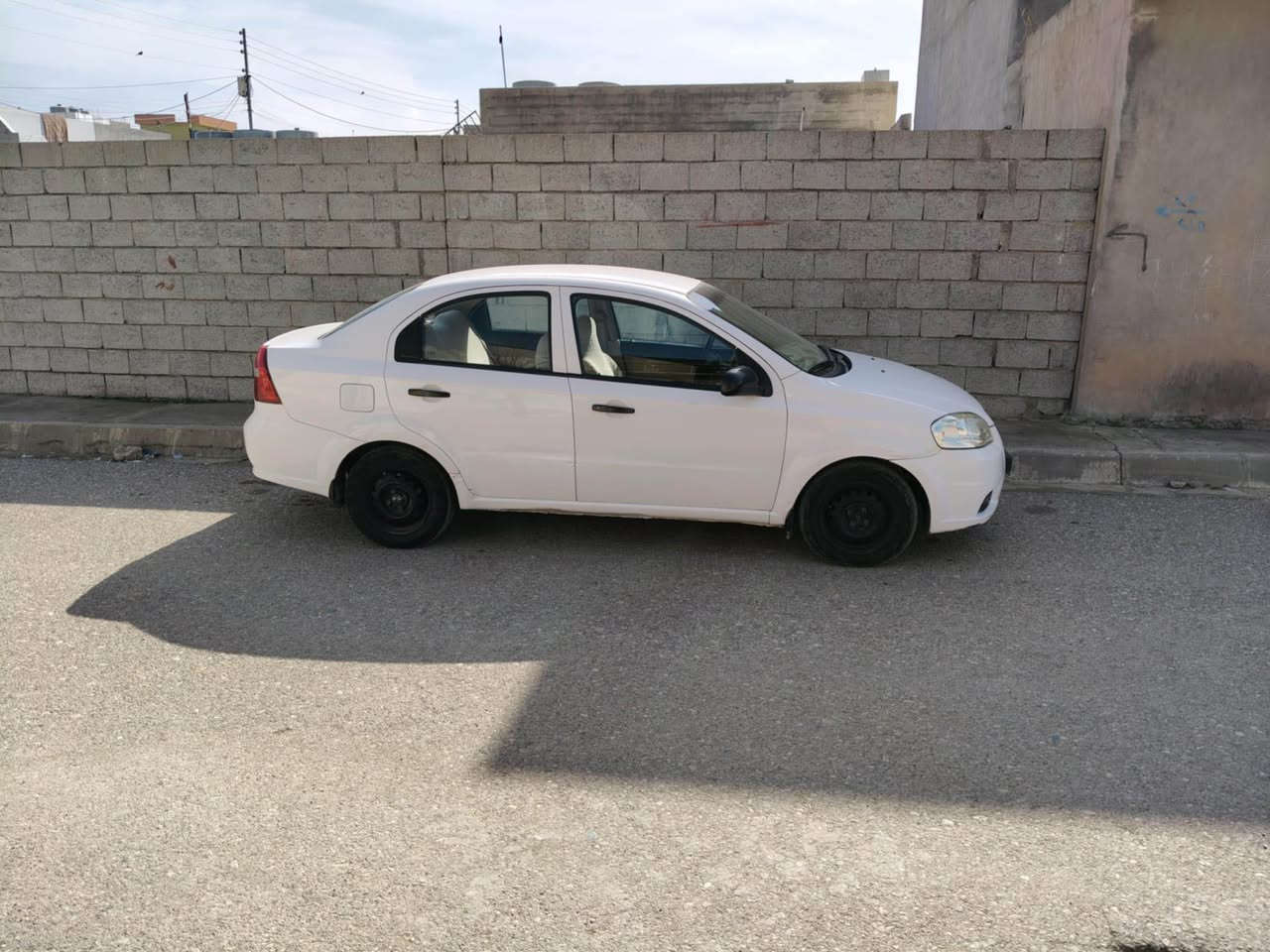 سڵاوی خواتان لێبێت. 
ئەڤیو  (عادی ٢٠١٠) مەکینە گەورە
گێڕ و مەکینە بەشەرت
تاقم پێش وڕۆن وسەنەوی وهەزە پاتری و قایش و 
پولی  هەمووی تازەیە
تەبریت بەشەرت 
هی دەستی خۆمە  و بەناو خۆمەوەیە 
پاک ماوەتەوە 
دوو پارچەی بۆیاخە بێ ناووگردن 
هەنی ساردی هەیە  و هەیکەلی جوان ماوەتەوە 
٦٤ مەجال 

*********** ،whats app شمشمل, السليمانية
