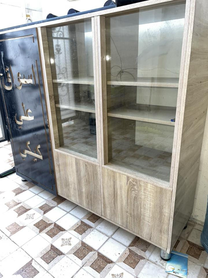 ميز دخل للبيع سعره 160 عنوان موصل التواصل على الرقم ***********
