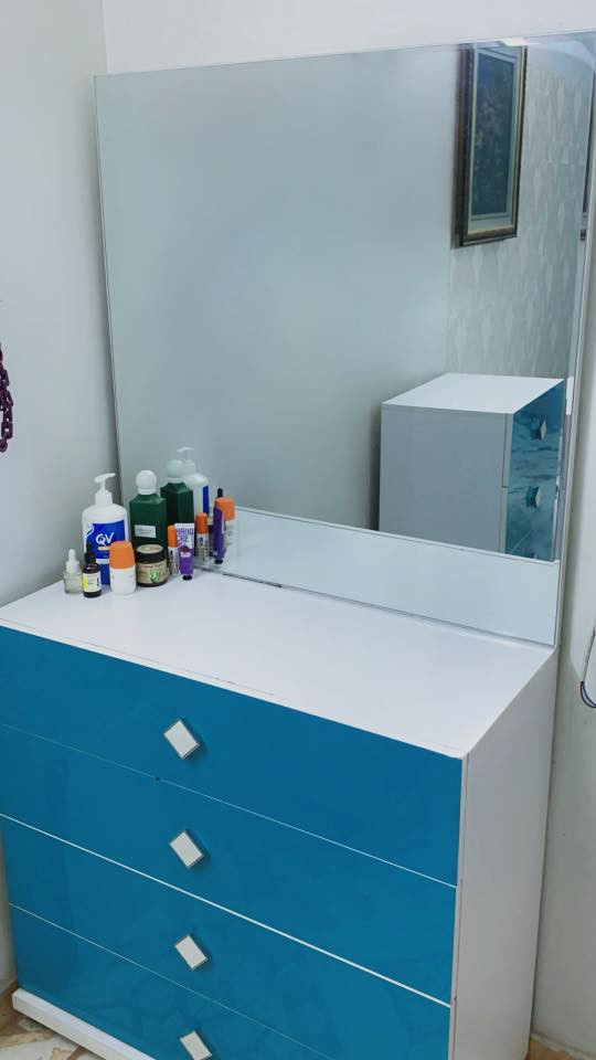 السلام عليكم
غرفة تركية مكونة من 5 قطع 
السرير نفر ونصف
نظيفة جداً
و قوية درجة اولى 
السعر 450 و بيها مجال 
للتواصل 
 ***********
