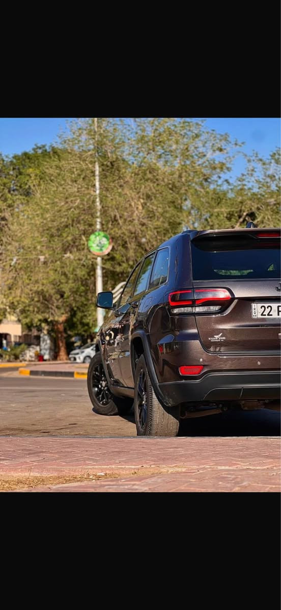 سلام عليكم جيب لاريدو موديل2021 ماشية 40mil 
حادث جداً بسيط وسطحي مثل مموضح بالصور بابتين جهة السايق مبدلات شركة بدون ايرباك السيارة استيراد واستعمال شخصي كلها ع وضع الوكاله لون نفطي رقم اربيل الدولي وسنوية جديدة باسمي شخصياً الموصفات 
رادارت جانبيه اماميه
بصمة
كشنات جلد+تدفئة
كامرات شاشة كبيره 
مناقصها برغي صور الحادث مرفق مع الصور 
السعر  26الف دفترين و60 ورقه وبيها مجال مكان السياره بغداد
للاستفسار***********
*********** بغداد, العراق
