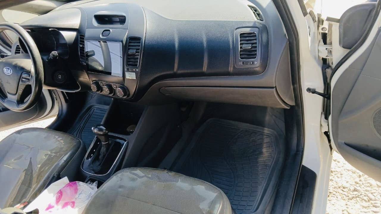 سلام عليكم لبيع او مراوس كيا فورتي 2018 لون ابيض رقم بغداد باسمنه وارد امريكي (( بيه جاملغ مبدل جهت اليمنه وربع الباب صبغ و نص البنيد صبغ )) مكينه 2000 دوش مكينه كير حداديه تبريد خير من الله وأجاهزه من جميع النواحي وسياره تحتوي عله ملاحظات بسيطه كشخوط بسيطه لأن سياره جانت عند مره وشويه مشخطتها  وجاهزه من جميع النواحي  
مكان بابل المسيب 
للاستفسار ‭0771 443 4246
