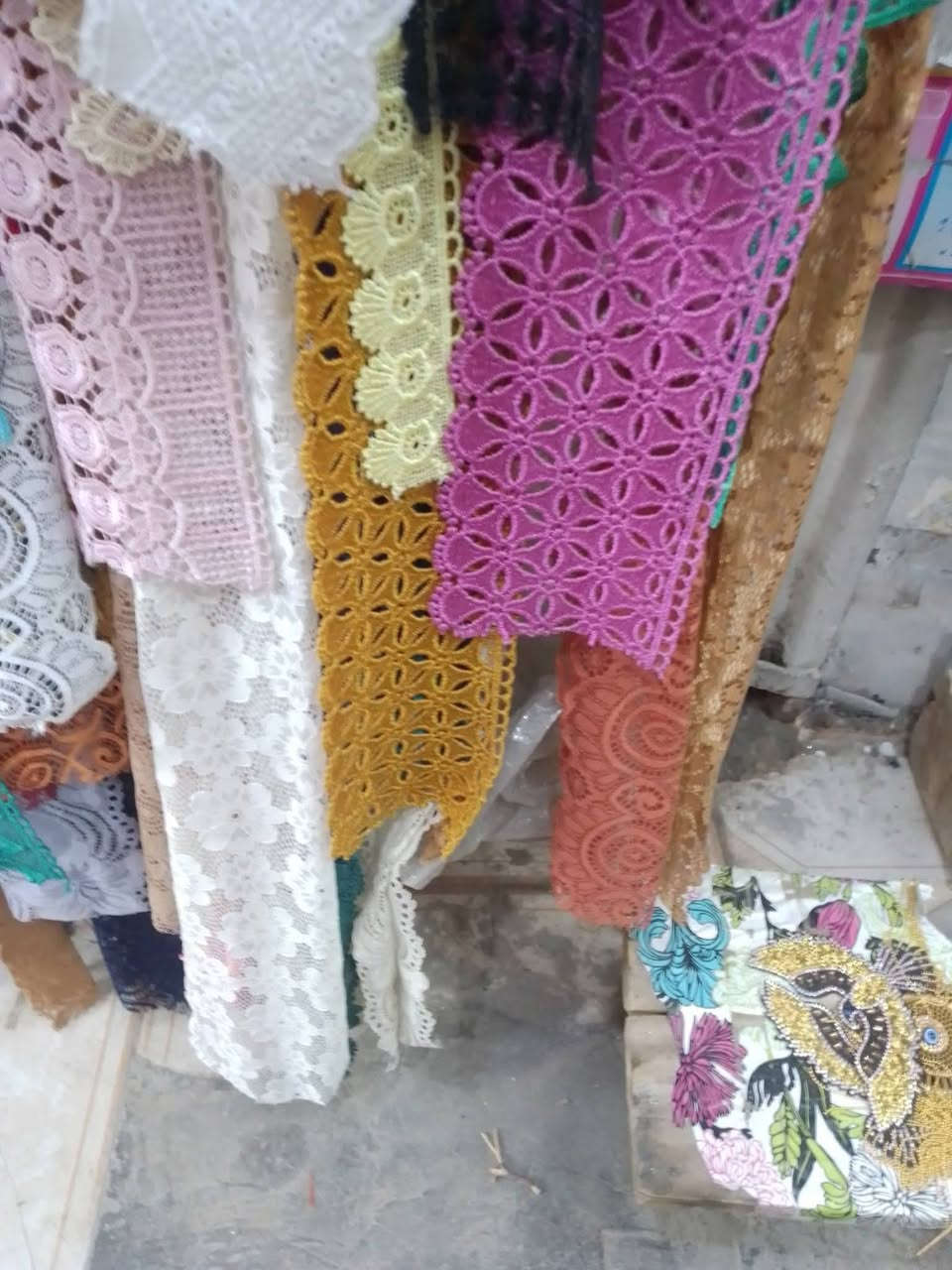 هذا المحل كلش حلو يبيع لوازم خياطة كلشي تحتاجين للخياطة موجود مكانه مقابيل مصور رمزي فرع البهارات بصف مزعل ابو الاعشاب 
ابو ايلاف انسان كلش طيب واخلاقه عاليه رجل عصامي


**إذا كنت صاحب هذا الإعلان وتريد حذفه لأي سبب، رجاءا أرسل رسالة إلى الدعم الفني**