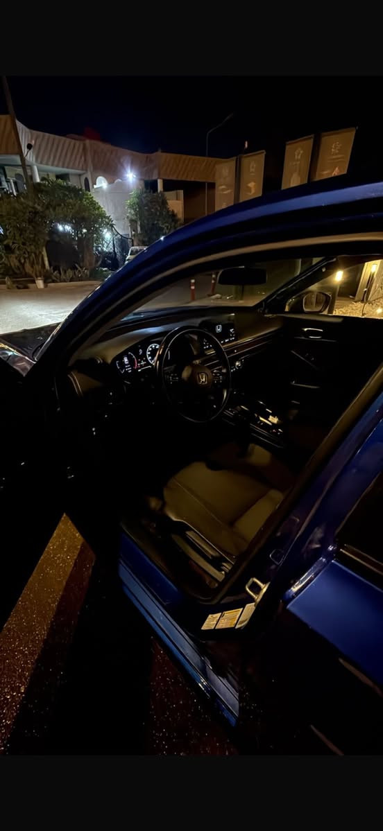 هوندا سيفك موديل 2023 محرك 2000 تيربو سلايد تشغيل عن بعد بصمه كشنات تدفئه  السياره موجوده بغداد 
*********** 
110 السعر
