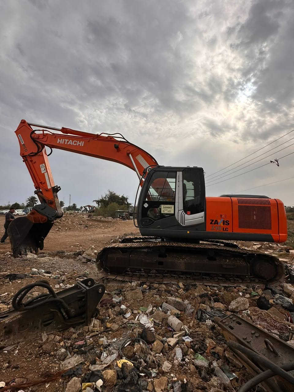 سلام عليكم للبيع حفاره هيتاشي زت ثري. رقم بغداد. انكليزي.شرط التحويل. محرك جديد. مضخه مامفتوحه. زناجيل. جدد مئسسه نقار كماشه بلادي. وياها نقار وكيله وكماشه. مكينه جاهزه. مابيها نقص برغي. بيها. صبغ ثكاله. مكاني بغداد. الشراي يتصل ***********
