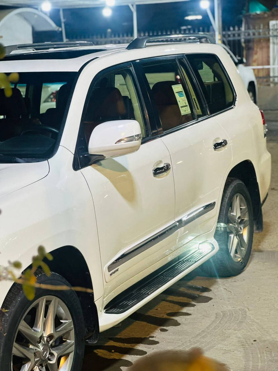 سلام عليكم لكزز ١٤ للبيع بريم ماشيه ١٠٠الف مكفوله كير ومكينه ومن الصبغ بيهه بارد بصيط بلباب الخلفي موضح بل صوره وبيهه رصعات ٣ بل قماره *********** عنوانهه بغداد الشعله رقمهه بغداد
