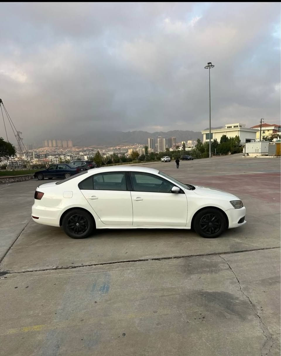 جيتا -2013- خليجى مەكينه (20بێ توربو) 
•ساره يا بێ صبغه كارتەك يا تێدا و دوسه تعديله
•گێرو مەكينه بشەرتن تحويل و غرامه بشەرتن
•ساره (رقم هەوليره)  ساره يال دهوكێ 
•بها 108 وەرەقه 
•غرامه (540 هزار) دێ ژ سعرێ هێنەخار

•[hidden information]) رەقەمێ تەلەفونێ

•جيتا ٢٠١٣ خليجي مكينه (٢٠بدون توربو)  
•بدون صبغ بس كارت صغيره علي باب خلفي و دوسته تعديل بارد   
•تحويل و غرامه و محرك بشرط 
•سياره رقم (اربيل) مكان سياره دهوك 
• سعر 108 ورقه
•غرامات(٥٤٠الف) ينزل علي سعر
***********
ژمارا تەلەفون دهوك, العراق
