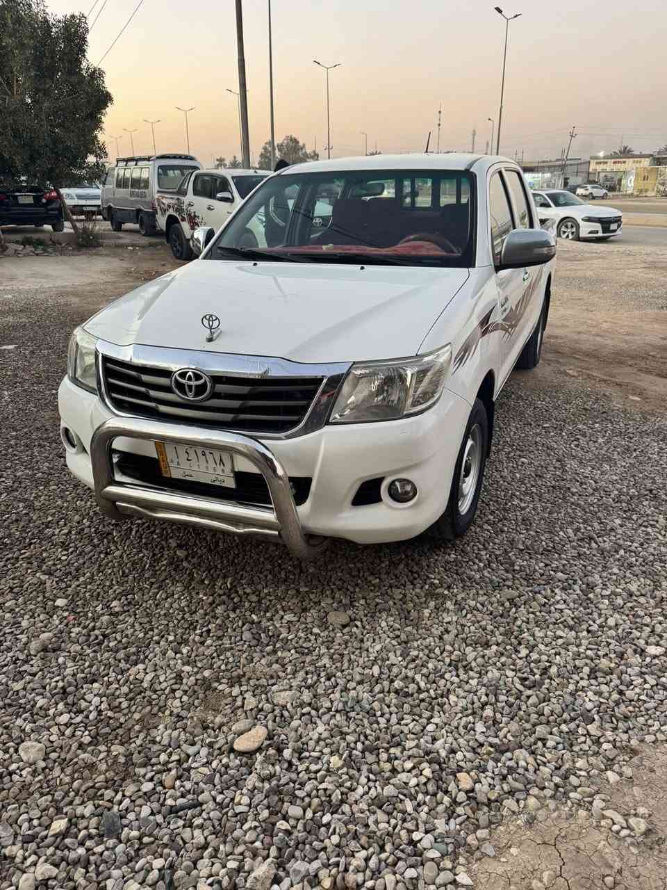 السلام عليكم بيكم ٢٠١٤ كير عادي شاصي ١٢. سياره جديده مكينه مامفتوحه رقم ديالى بيه الصفحه عكس السايق باب مبدله وباب بيه اشويه صبغ السعر ١٧٥$وبيه مجال مكان السياره ديالى الخالص 
***********
